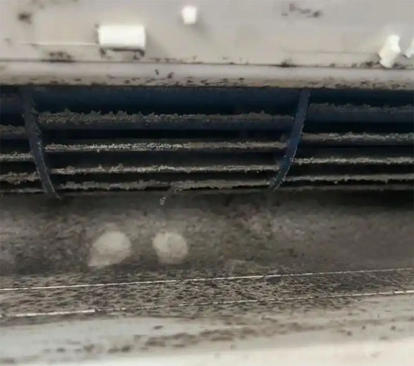 米易空调吹的风有股烧焦味是怎么回事